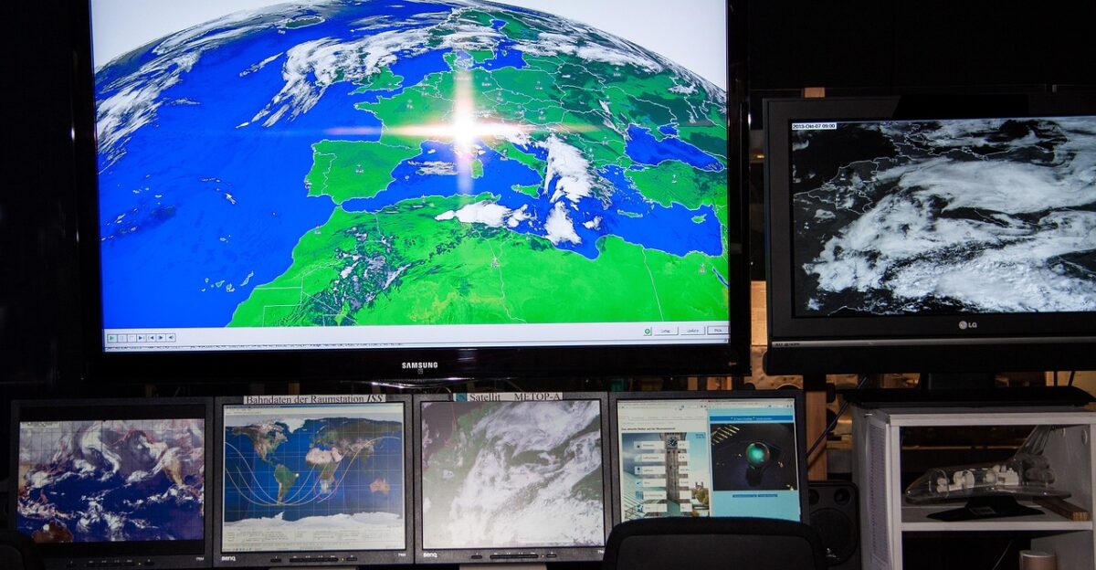 meteosat weather satellite workplace meteorologist weather observation cloud formation high deep data evaluation data monitoring screens globe satelittenfilm climatology geostationary weather satellite european organization eumetsat esa since 1977 weather information geostationary position at 0 geographic length earth distance mission control above the equator meteorology earth science computer meteorologist meteorologist meteorologist meteorologist mission control mission control mission control mission control mission control meteorology meteorology